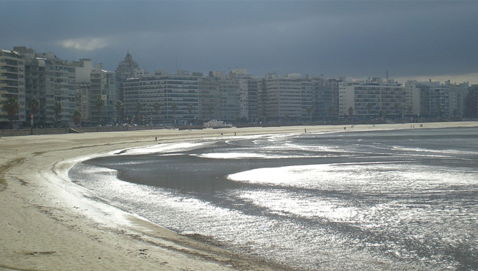 Playa de la Rambla en Montevideo (Uruguay) / Foto: Pixabay