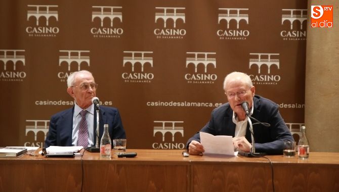 Salvador Sánchez Terán, exministro, y Manuel Redero, catedrático de Historia Contemporánea de la USAL / Foto de Alberto Martín