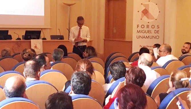 Acto de Ricardo Rivero en el Salón de Actos de la Facultad de Traducción y Documentación