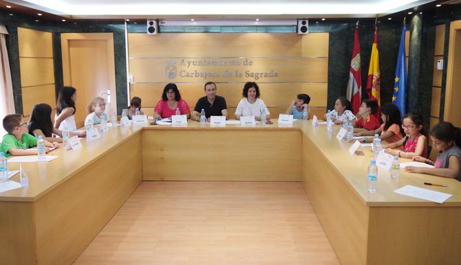 El alcalde escucha las propuestas de los más pequeños en el último Consejo de Niños del curso...