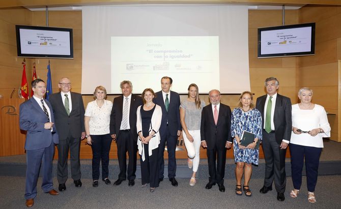 Foto de familia de la jornada Compromiso con la igualdad