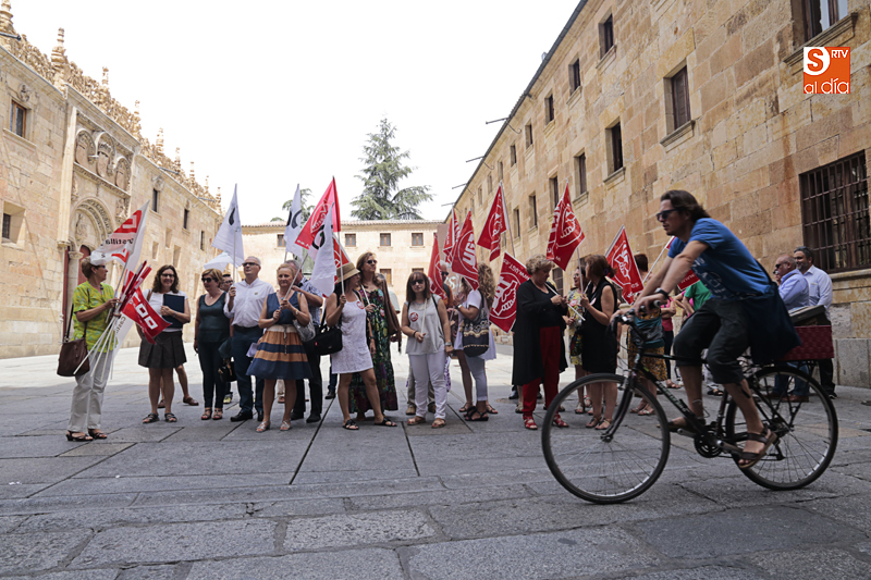 Protesta sindical en defensa de la estabilización del emplep para el PAS (Foto de Álex López)
