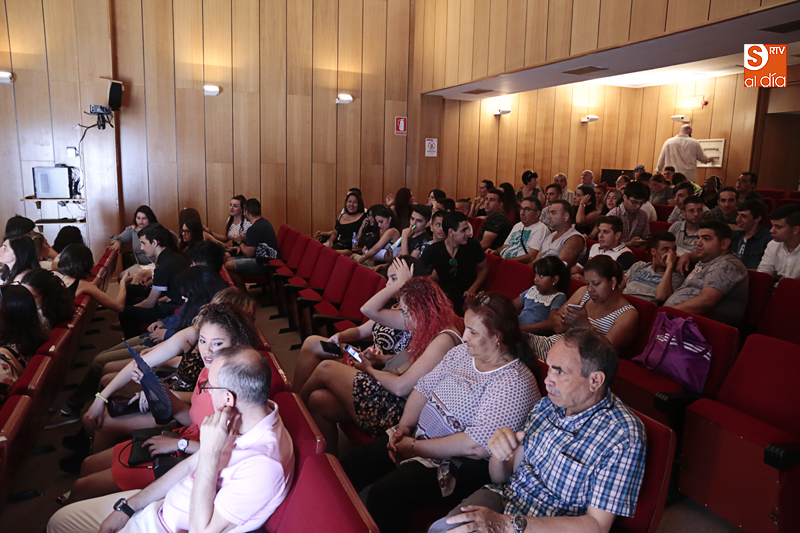Clausura de los cursos en el salón de actos de cruz Roja (Foto de Álex López)