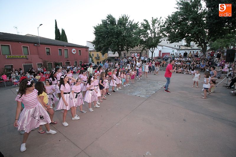 La escuela de baile despide el curso llenando la plaza de Castilla y León