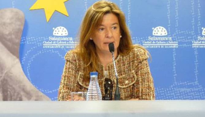 La concejala de Educación, Carmen Sánchez Bellota, presentando la programación