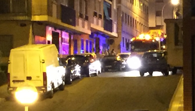 Un cigarro dio un susto a los vecinos en la calle Don Quijote. Foto: Alberto Martín