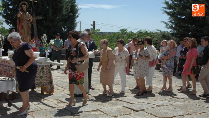 a la misa y procesión del Santo siguió el ofertorio