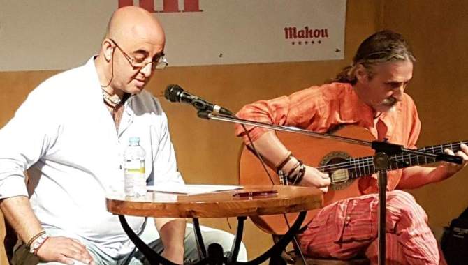 Un momento de la presentación del libro de Miguel Ángel Hernández