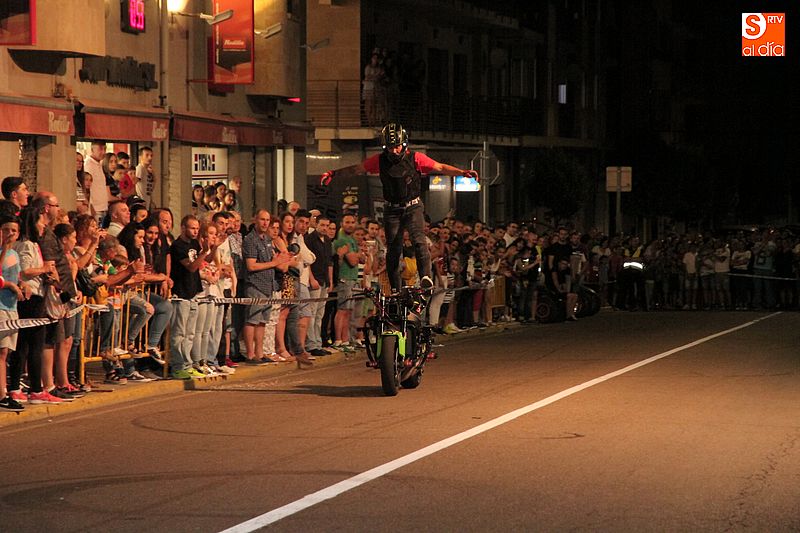 AV Campos enciende la noche guijuelense