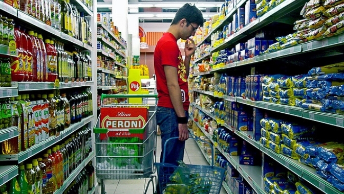 OCU ha realizado un estudio entre 98 tiendas de 31 cadenas repartidas por 12 ciudades y en el que se han recogido un total de 9.165 precios de diez productos de alimentación y droguería