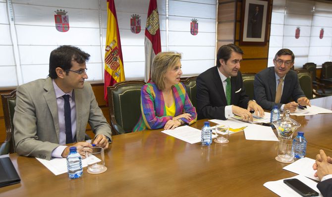 Junta y la Delegación del Gobierno abordan la coordinación sobre prevención, extinción e...