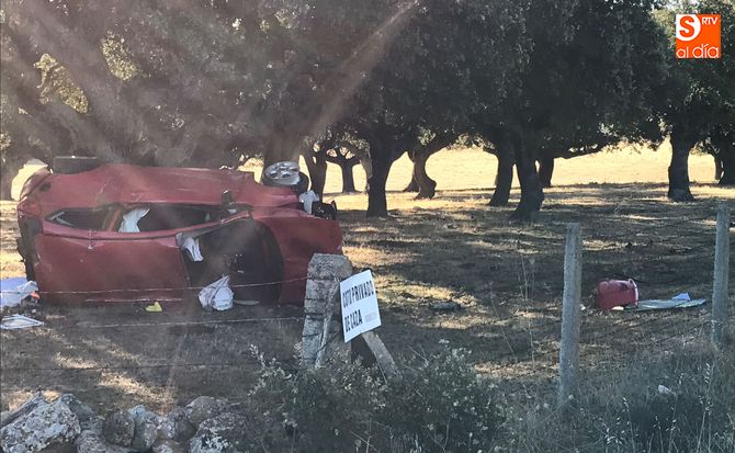 El vehículo se salió de la carretera y terminó en una finca próxima