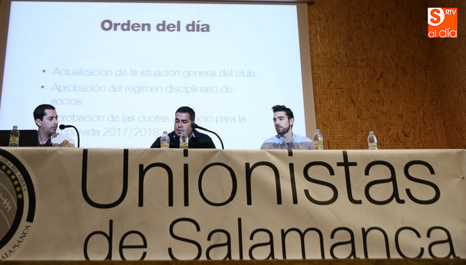 Miguel Ángel Sandoval, presidente de Unionistas de Salamanca, en el centro