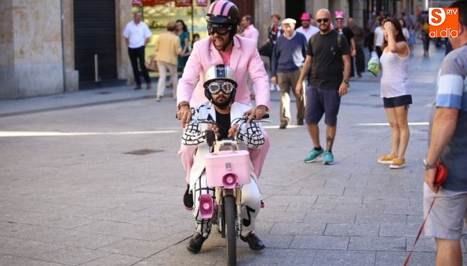 Espectáculo ‘Pink Impact’ en la plaza del Liceo / Foto de Alberto Martín