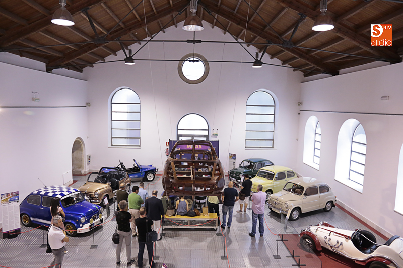 Sala del Museo de Historia de la Automoción donde se han instalado estos 13 Seat 600 / Foto de Alejandro López