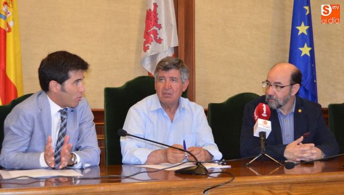 Alfonso Lahuerta, director General de Deportes, Alejo Riñones, alcalde de Béjar y Javier R. Sánchez, director de la ETSII