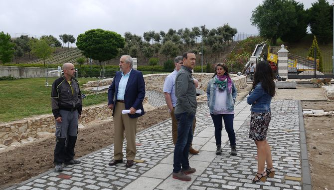 El gerente del Ecyl visita las obras que realizan los alumnos del programa de empleo