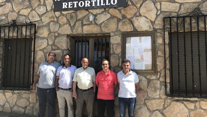 Concejales del Ayuntamiento de Retortillo, varios de ellos fuera de la actual Corporación municipal
