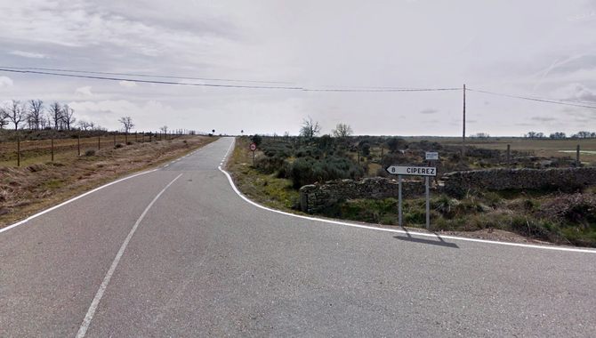El acceso a Cipérez desde la CL-517 es una de las vías que requiere de una intervención urgente