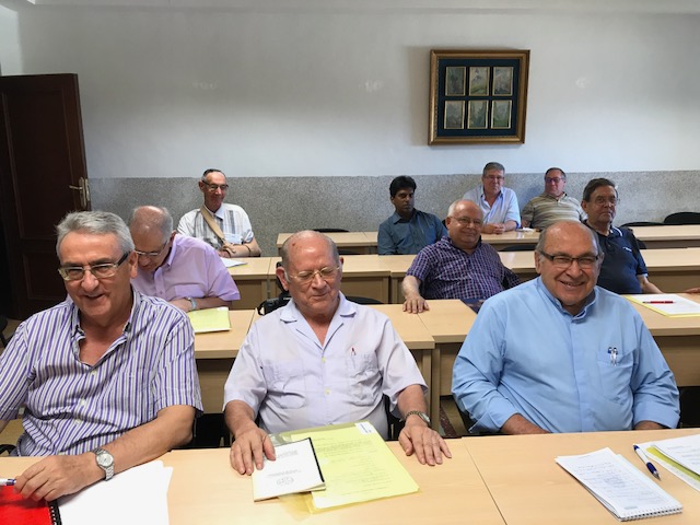 Un grupo de religiosos agustinos participantes en el curso de formación en el Colegio San Agustín