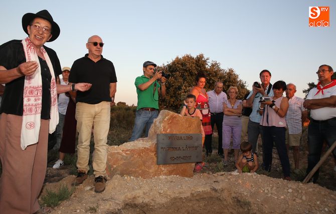 Enterramiento de la obra de Maria Lino en el Cementerio de Arte. Foto: Alberto Martín