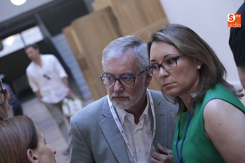 Julián Rivas, director del Grupo de Investigación en Polifenoles de la USAL, y Mª Teresa Escribano, presidenta del comité organizador del IVAS 2017 (Foto de Álex López)