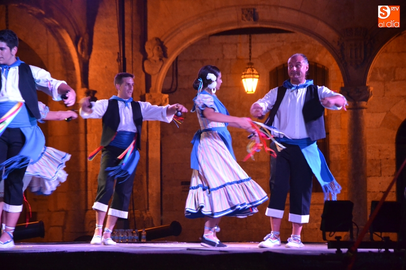 Foto 6 - Gran interés de los mirobrigenses por las danzas llegadas del sur de España  