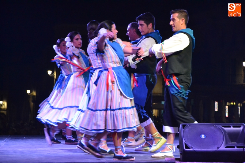 Foto 3 - Gran interés de los mirobrigenses por las danzas llegadas del sur de España  