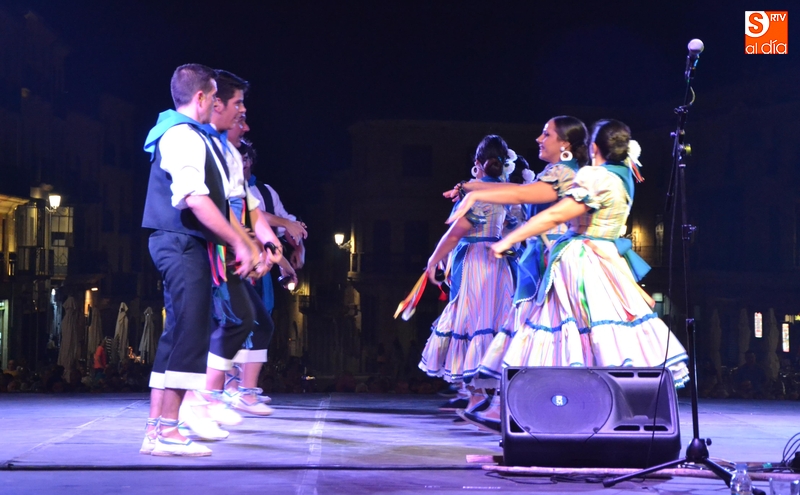 Foto 4 - Gran interés de los mirobrigenses por las danzas llegadas del sur de España  