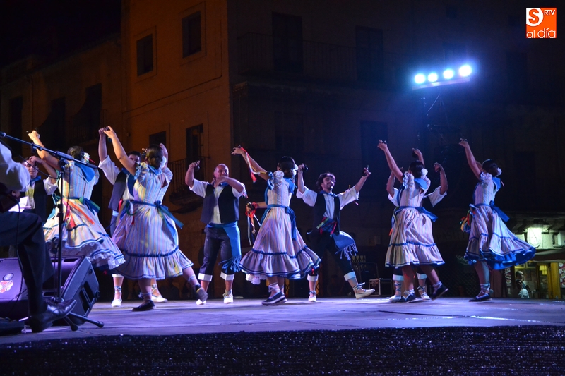 Foto 5 - Gran interés de los mirobrigenses por las danzas llegadas del sur de España  