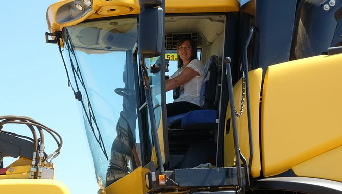 La consejera Milagrosd Marcos presentó los datos de la cosecha en la localidad de Cabrillas / JCyL