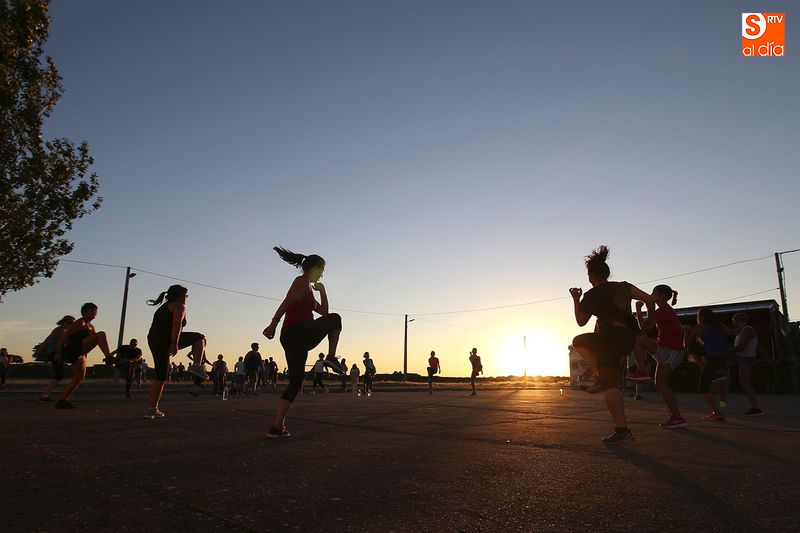 Una veintena de vecinos se animaron a participar en la sesión deportiva