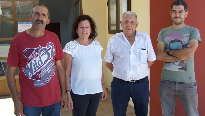 De i. a d., los alcaldes de Monleras, El Maznano, Villaseco de los Reyes y Sardón de los Frailes