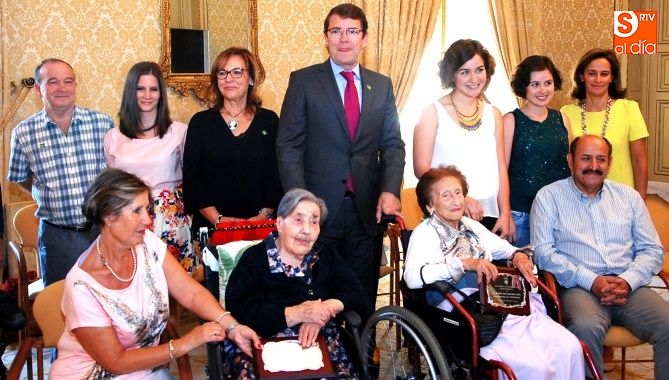 El Ayuntamiento homenajea cada año a los centenarios