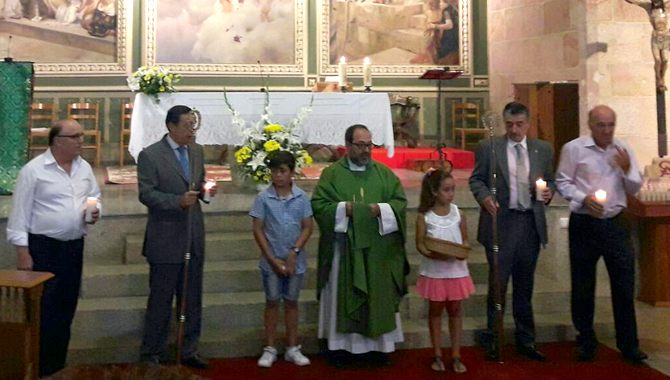 Momento después del cambio de varas entre mayordomos salientes y entrantes