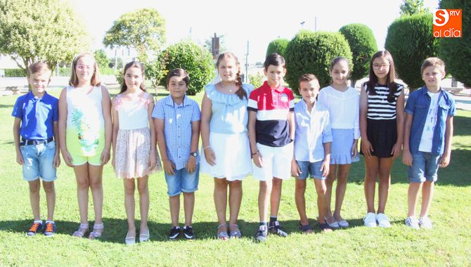 Corte infantil de las Ferias y Fiestas, pareja por pareja / CORRAL