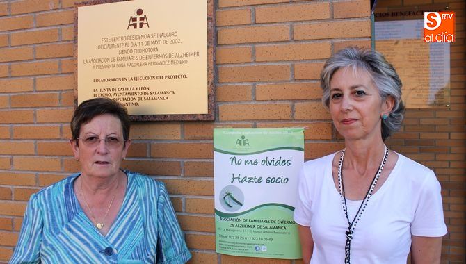 Magdalena Hernández Mediero, a la izquierda, en la presidenta de AFA