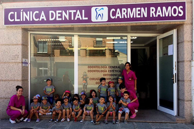 Los niños integrantes de los Campamentos de verano del CID han visitado la conocida Clínica Dental Carmen Ramos