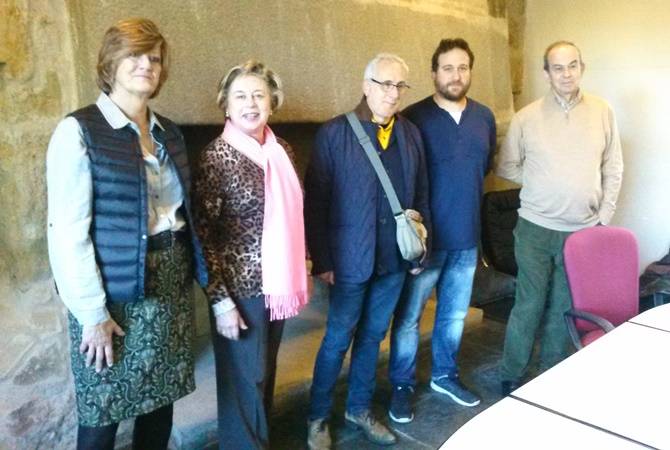Algunos de los integrantes de Salamanca Memoria y Justicia, junto a colaboradores como la historiadora Josefina Cuesta