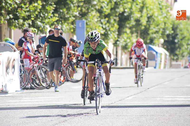Los corredores recorrieron un circuito urbano en el barrio de Puente Ladrillo / Foto de Alejandro López