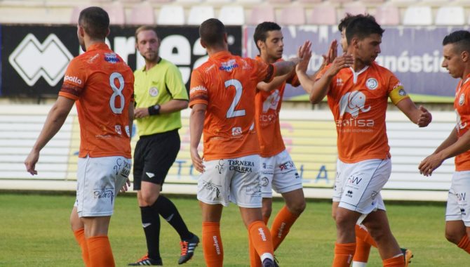 Celebración del gol de Arroyo ante el Zamora CF