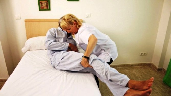 Las necesidades de la población con mayor edad y la progresiva incorporación de la mujer al mundo laboral han incrementado la demanda de los servicios de ayuda a domicilio