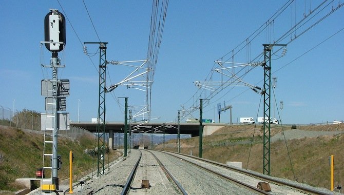 Adif avanza en los trámites para electrificar el trayecto entre Salamanca y Fuentes de Oñoro  