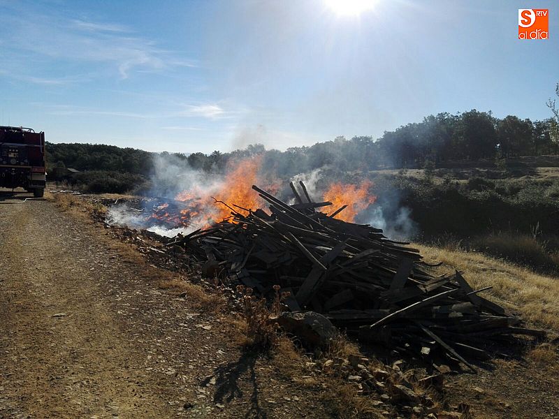 Un incendio en el parque de La Charca causa alarma en Navarredonda