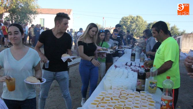 Vecinos y allegados de Carralbo no quisieron faltar a un evento indiscutible de estas fiestas / CORRAL