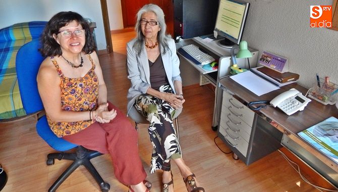 María Jesús y María José, voluntarias y actuales presidenta y vicepresidenta del Teléfon de la Esperanza de Salamanca