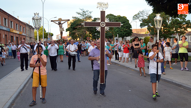 Cientos de personas arropaban al Santo Cristo del Humilladero durante su fiesta anual