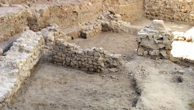 Restos arqueológicos descubiertos en la calle San Pablo, en el lugar en el que se encontraba el popular bar Sebas