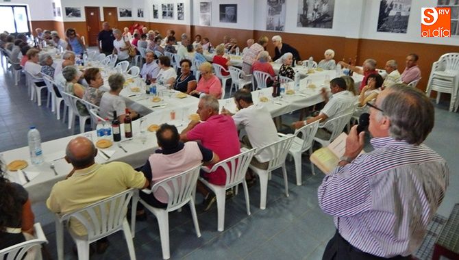 Comida de hermandad de jubilados y pensionistas en Almenara de Tormes