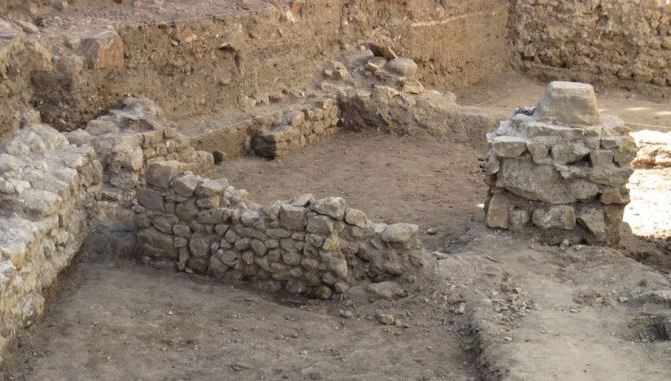 Restos arqueológicos que se han hallado en la calle San Pablo, esquina calle Buenaventura